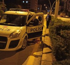 Kahramankazan'da polise bıçakla saldıran kişi silahla yaralanarak durduruldu