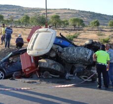 Kilis'te otomobil ile traktör çarpıştı: 2 yaralı