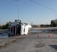 Konya'da  devrilen mazot yüklü tankerin sürücüsü yaralandı