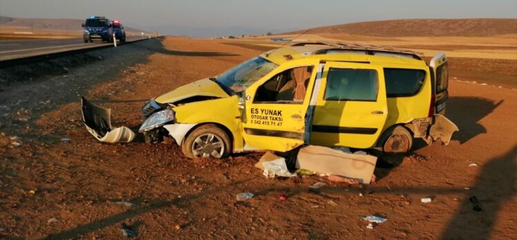 Konya'da otomobil şarampole devrildi: 1 ölü, 5 yaralı