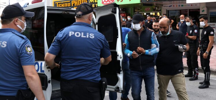 Konya'da tartıştığı kadını korkutmak için havaya ateş açıp kendisini dükkana kilitleyen kişi, gözaltına alındı
