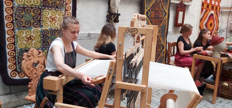 Macaristan'da Orta Asya Halk Sanatları sergisi açıldı