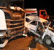 Manisa'da tırla otomobilin çarpıştığı kazda 2 kişi yaralandı