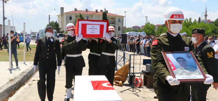 Mardin'de silah kazası sonucu şehit olan asker Tekirdağ'da son yolculuğuna uğurlandı