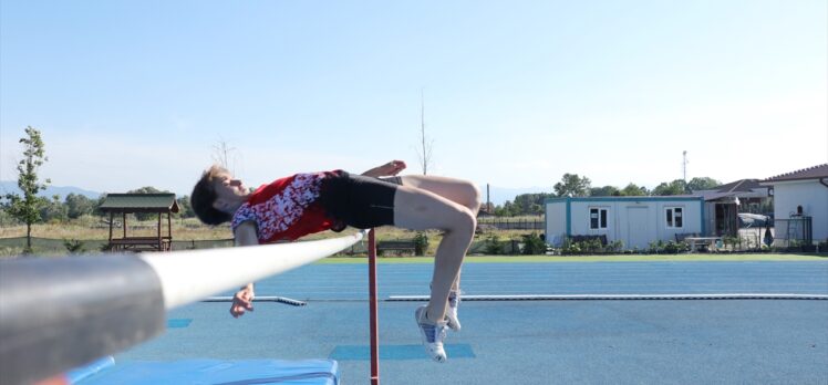 Milli atlet Emine Selda Kırdemir, Balkan ve Avrupa şampiyonlukları için ter döküyor