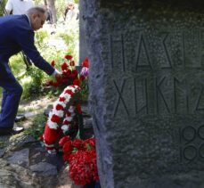 Nazım Hikmet ölümünün 58. yılında Moskova'daki mezarı başında anıldı