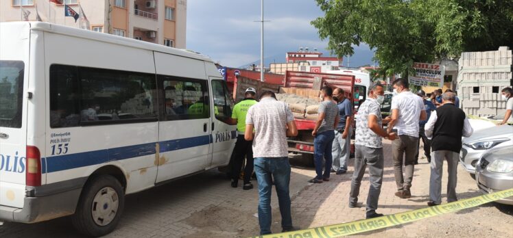 Osmaniye'de geri manevra yapan kamyonetin altında kalan kadın hayatını kaybetti