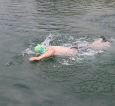 Sakarya'da görme engelli yüzücüler, Adapazarı şehitleri için Sapanca Gölü'nü yüzerek geçti