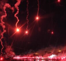 Samsunspor'un 56'ıncı kuruluş yıl dönümünü taraftarlar meşale gösterisi ile kutladı