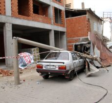 Sivas'ta fırtına nedeniyle bazı binaların çatısı uçtu