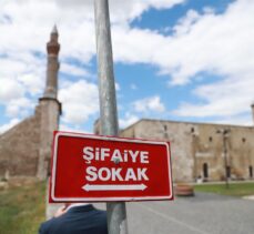 Sivas'ta tabelalarında Türkçe isim kullanan işletmelere reklam vergisinde yüzde 75 indirim uygulanacak