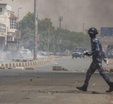 Sudan’da polis hükümet karşıtı göstericileri göz yaşartıcı gazla dağıttı