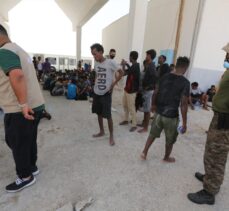 Tunus açıklarında tekneleri arızalanan 178 düzensiz göçmen kurtarıldı