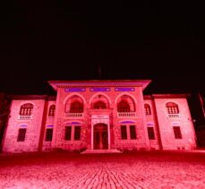 Türkiye'nin sembolleşmiş yapıları Türk Kızılay için kırmızı renkle aydınlatıldı