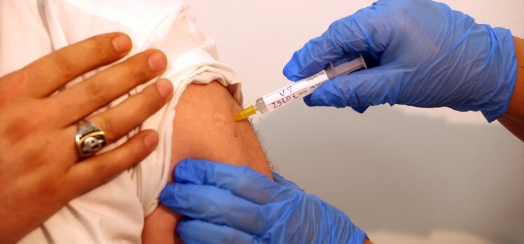 Yerli aşı “TURKOVAC” faz 3 çalışması kapsamında gönüllülere uygulanıyor