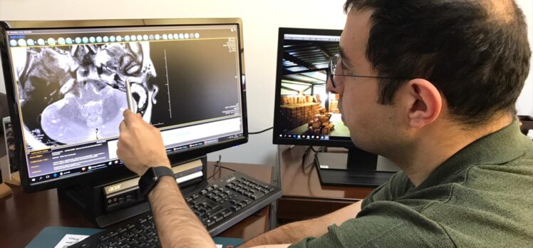 Zonguldak'ta kulak kemiğinde tümör bulunan hasta 11 saatlik operasyonla sağlığına kavuştu