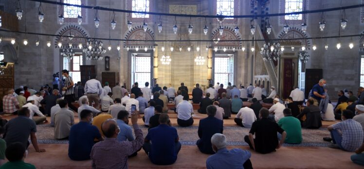 15 Temmuz şehidi Prof. Dr. İlhan Varank ve tüm şehitler için Kur'an okunup dualar edildi