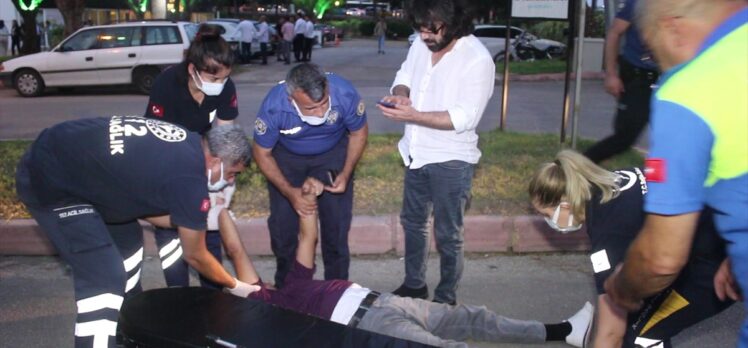 Adana'da sokakta yürürken rahatsızlanan kişiye yoldan geçen doktor müdahale etti