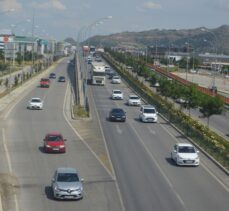 Afyonkarahisar'da Kurban Bayramı tatili dönüşü sonrası başlayan trafik yoğunluğu sürüyor