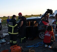 Aksaray'da gurbetçilerin bulunduğu otomobil düğün konvoyundaki otomobillerle çarpıştı: 2 ölü 6 yaralı