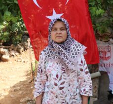 Antalya'daki yangında şehit olan orman işçisinin babaevi Türk bayraklarıyla donatıldı