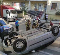 Ataşehir'de içinde sürücüsünün olmadığı otomobil takla attı