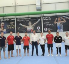 Bakan Kasapoğlu, Tokyo Olimpiyat Oyunları'na hazırlanan sporcuları İzmir'de ziyaret etti