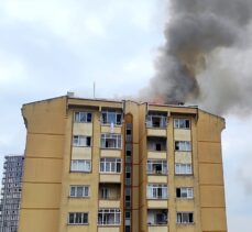 Başakşehir'de apartmanın çatısında yangın
