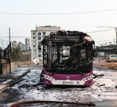 Başakşehir'de seyir halindeki özel halk otobüsünde çıkan yangın söndürüldü