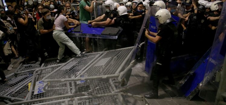 Beyoğlu’ndaki gösteriye polis müdahale etti