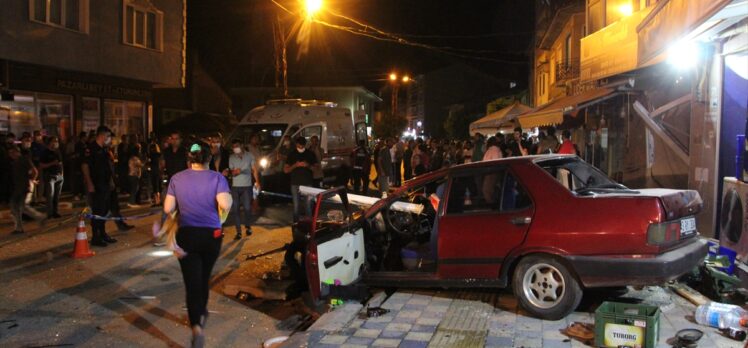 Bilecik'te bir aracın kontrolden çıkarak 3 yayaya çarptığı kazada bir kişi öldü, 5 kişi yaralandı
