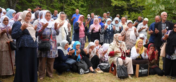Bosna'daki savaşta kurşuna dizilen Srebrenitsalı 6 genç dualarla anıldı