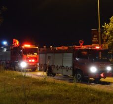 Bursa'da bir araçla çarpıştıktan sonra su kanalına düşen otomobildeki 5 kişi yaralandı