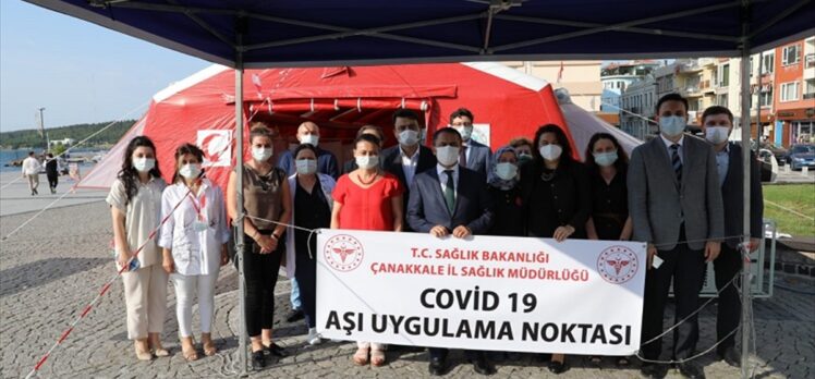 Çanakkale'de İskele Meydanı'nda Kovid-19 aşı uygulanmasına başlandı