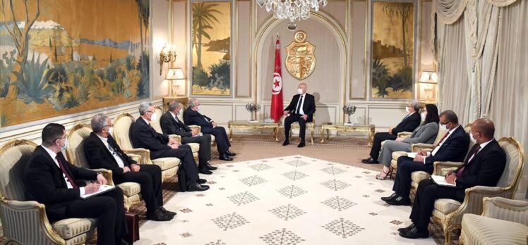 Cezayir Dışişleri Bakanı, Tunus'ta Cumhurbaşkanı Said ile görüştü