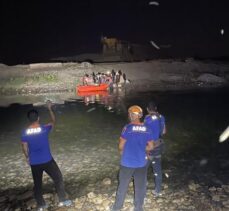 Dicle Nehri kıyısında mahsur kalan 21 kişi AFAD ve JAK ekiplerince kurtarıldı