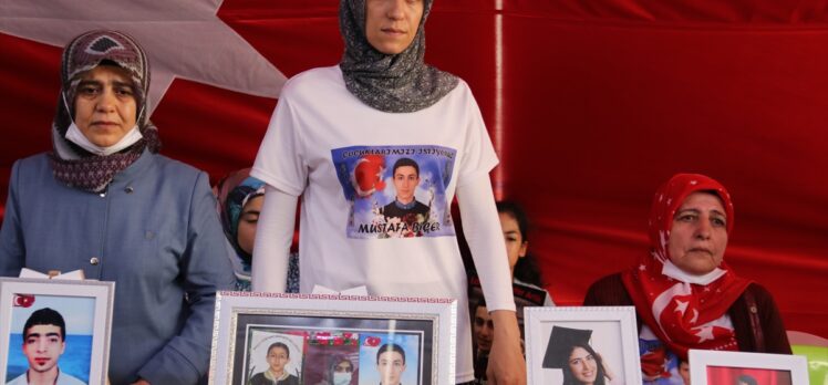 Diyarbakır anneleri Kurban Bayramı'nda da evlatlarının yolunu gözlüyor