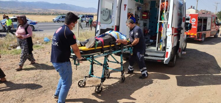 Elazığ'da otomobil devrildi: 1 ölü, 3 yaralı