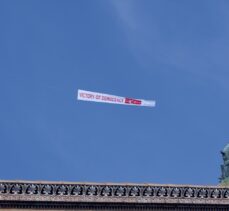 FETÖ elebaşının yaşadığı Pensilvanya eyaletinde “Demokrasi Zaferi” afişi taşıyan uçak uçuruldu