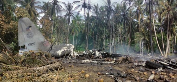 GÜNCELLEME – Filipinler'de düşen askeri uçakta en az 17 kişi öldü