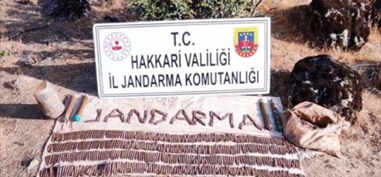Hakkari'de terör örgütü PKK'ya yönelik operasyonda arazide mühimmat bulundu
