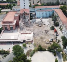 Haydarpaşa Numune Hastanesi'nde 6 yıldır kullanılmayan 8 katlı binanın yıkımına başlandı
