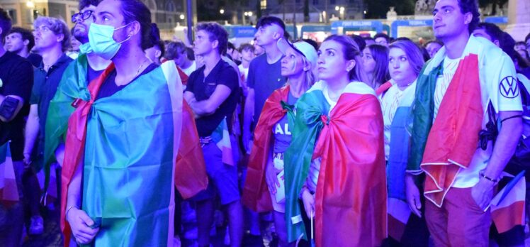 İtalya Milli Takımı'nın EURO 2020'de finale çıkması Roma'da coşkuyla kutlandı