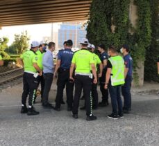 İzmir'de takla atan otomobilin çarptığı kaldırımda yürüyen yaya öldü