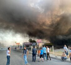 Kahramanmaraş'ta tekstil fabrikasında çıkan yangına müdahale ediliyor