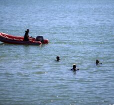 Kayseri'de baraj gölünde kaybolan ikisi çocuk 3 kişiyi arama çalışmaları devam ediyor