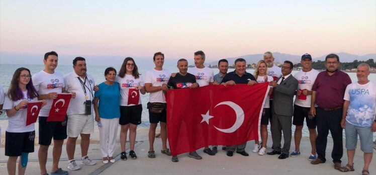 Kıbrıs Barış Harekatı'nın yıl dönümü dolayısıyla Mersin'den KKTC'ye yüzmeye başladılar