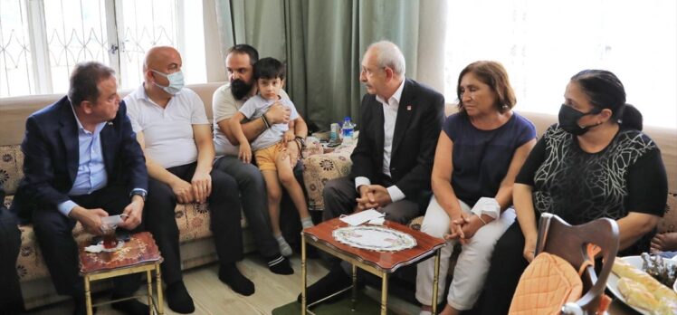 Kılıçdaroğlu, hayatını kaybeden CHP Konyaaltı Gençlik Kolları Başkanı'nın ailesini ziyaret etti
