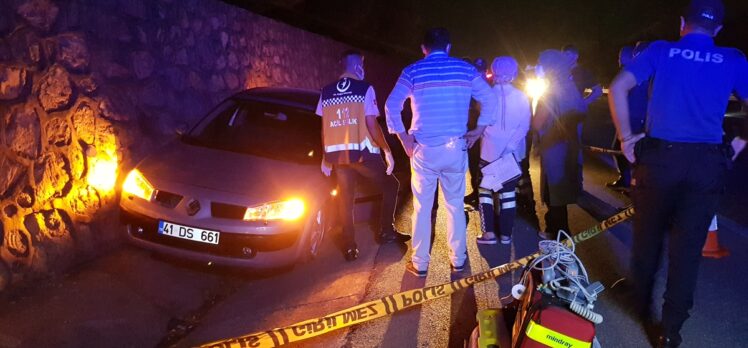 GÜNCELLEME – Kocaeli'de seyir halindeyken silahlı saldırıya uğrayan sürücü öldü