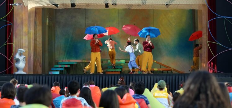 Küçük Hanımlar Küçük Beyler Uluslararası Çocuk Tiyatroları Festivali “Yunus Diye” oyunuyla perdelerini açtı